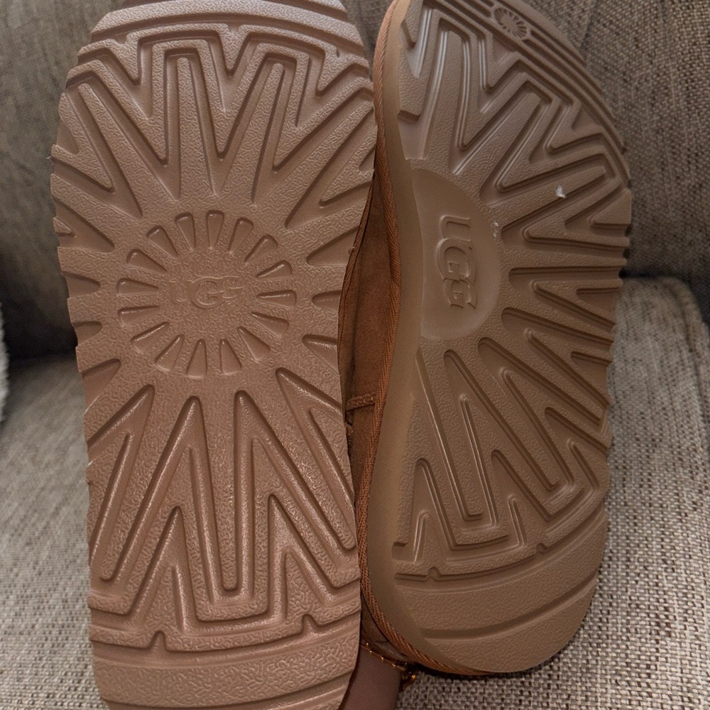 New UGG ultra mini  Classic Slipper Chestnut Size 7 - Picture 6 of 8